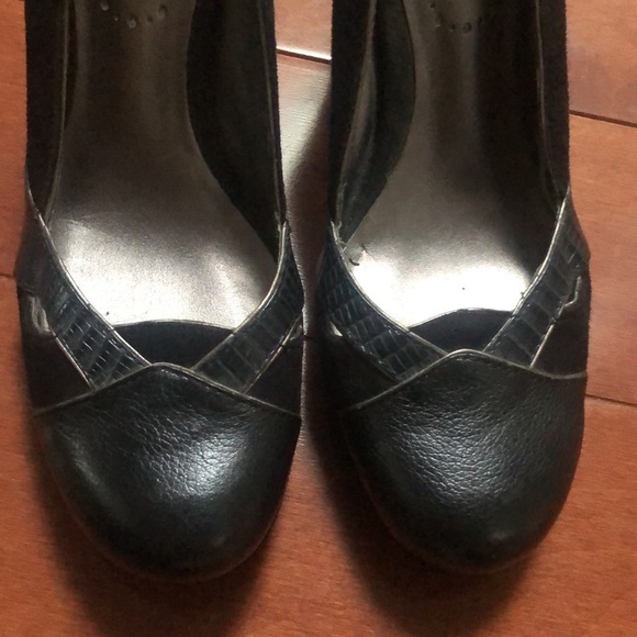 CLEAROUT!! Lot of Heels (sizes 5.5-6)- FOUR PAIRS! - Picture 13 of 13